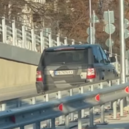 Уловиха на клип как шофьор на пловдивски джип кара в