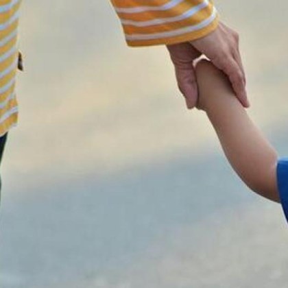 Майките да получават през втората година от отпуска за отглеждане