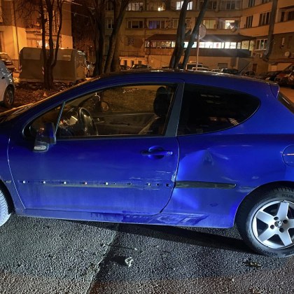 Жена сподели че автомобилът ѝ бил смазан на паркинг в центъра на