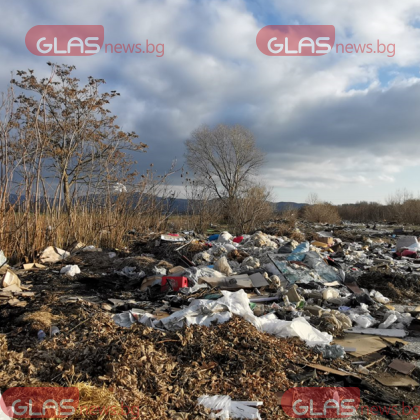 На входа на курортния град Баня в дясно от пътя