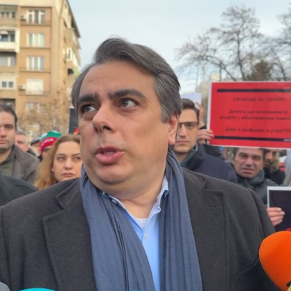 От Продължаваме Промяната се събират на протест пред съда където