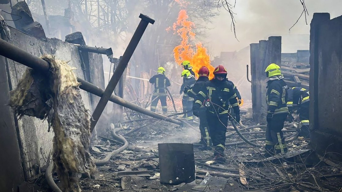 Ракетна атака над Одеса: Силни взривове разтърсиха града и областта