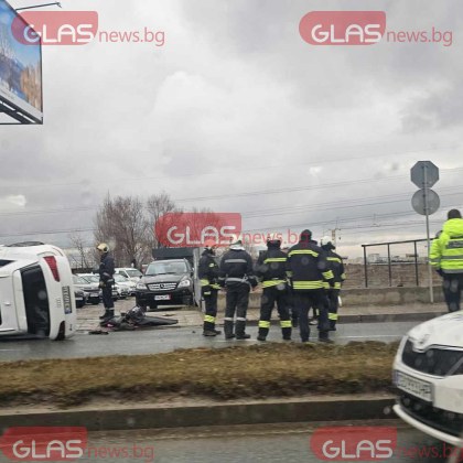 Лек автомобил се преобърна в София Инцидентът е станал на