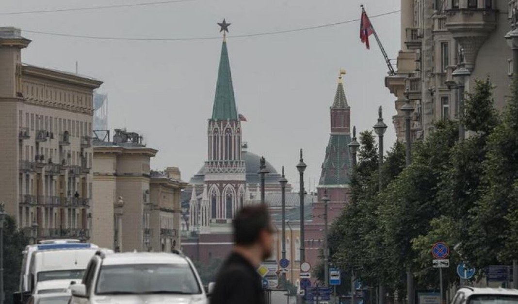 Двама души загинаха при експлозия в Москва