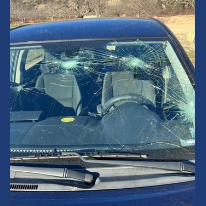 Грозна вандалска проява е сполетял турист който оставил машината си