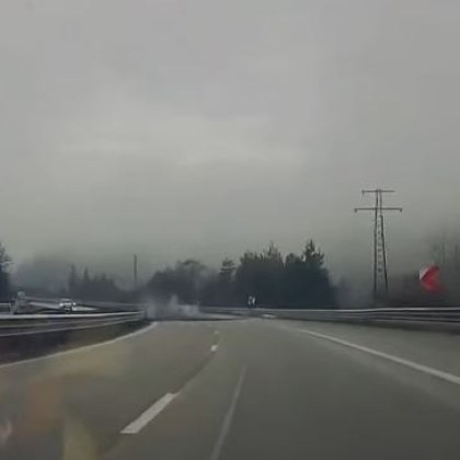 Зимата е тук а с по тежките атмосферни условия по пътищата