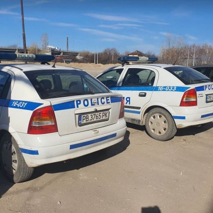 Баща преби дъщеря си с дървена точилка удари и сина