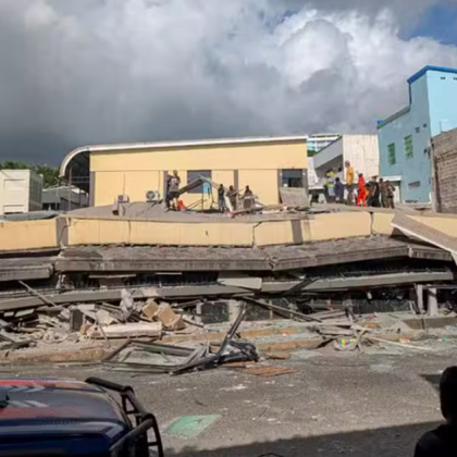 Най малко 14 души са загинали и стотици са ранени при