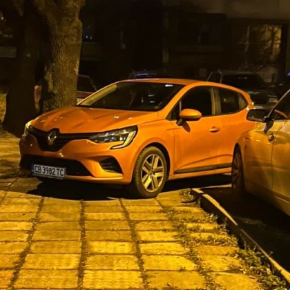 Лек автомобил изуми с безобразно паркиране Живущи в столичния квартал