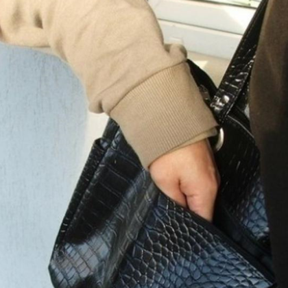 40 годишна жена и 18 годишен тийнейджър попаднаха в полицията в Карлово