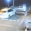 ВИДЕО показа момента преди удара между джип и влак