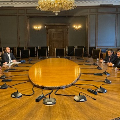 Нуждата от редовно правителство с пълен управленски мандат обсъдиха преговорите