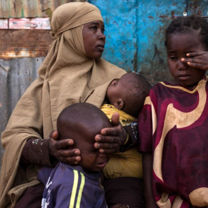 Най малко 35 деца загинаха а най малко 6 бяха ранени по