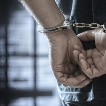 38 годишен мъж е задържан за проява на домашно насилие в