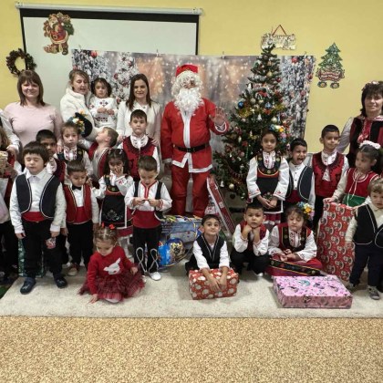 Кметът на общината Ива Вълчева зам кметът Таня Марковска Никола Ченгелски