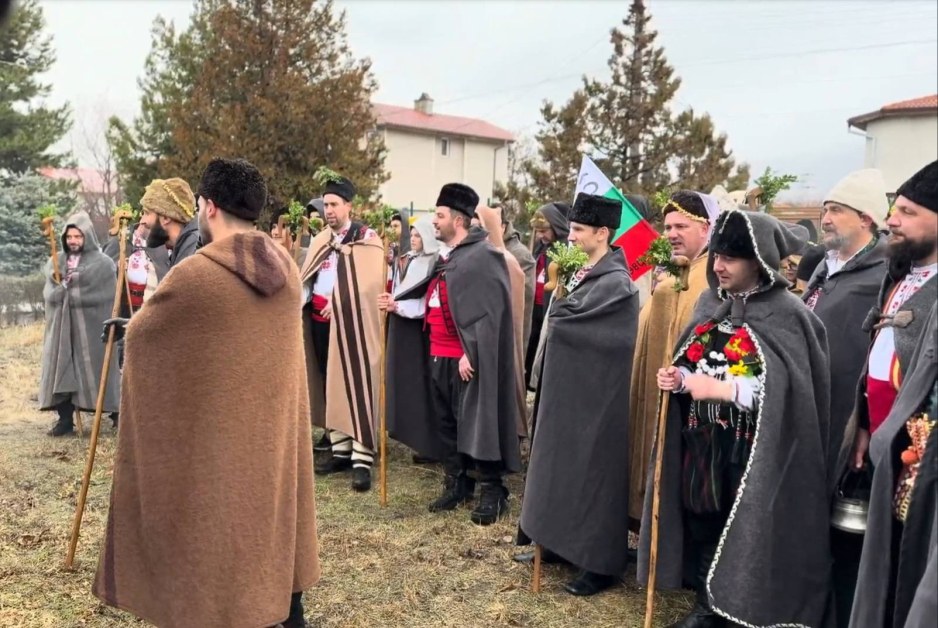 Коледари пожелаха за здраве и берекет в пловдивското село Първенец