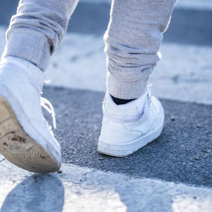 Установен е 17 годишен неправоспособен водач който блъсна 13 годишно момиче в