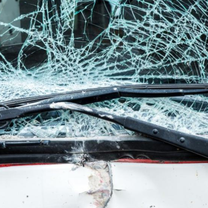 Най малко 10 души са загинали след като автобус е паднал