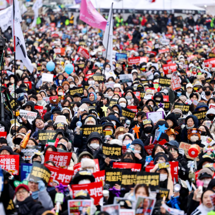 В Сеул се проведоха демонстрации на поддръжници и противници на