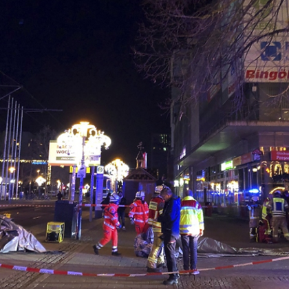 Заподозреният за кървавото нападение с врязване на автомобил в коледен