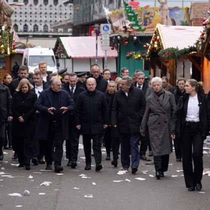 Германският канцлер Олаф Шолц и други високопоставени служители включително вътрешната министърка Нанси