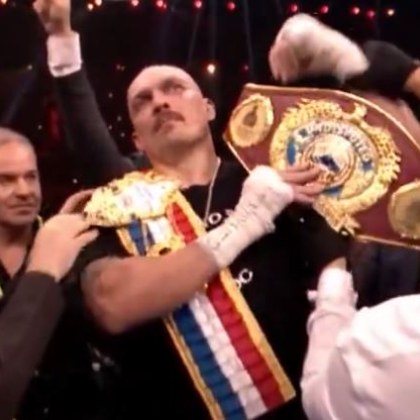 Олександър Усик остава на върха на бокса след като защити