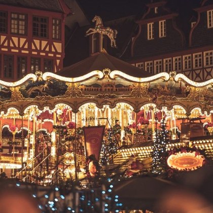 Весела Коледа Стотици милиони посрещат светлия празник по целия свят