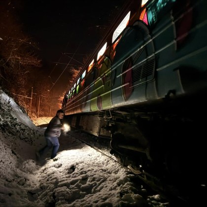 Пътнически влак пътуващ от Царева Ливада за Габрово е дерайлирал