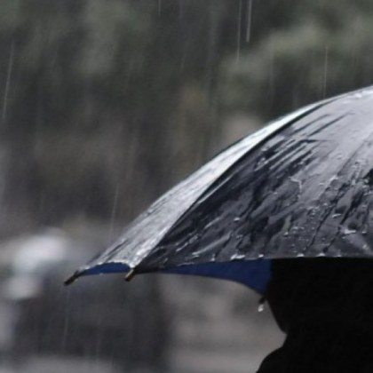 Понеделник идва с валежи в части на страната като е