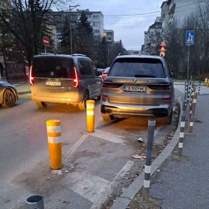 Водач с лъскав джип успя да намери решение за липсата