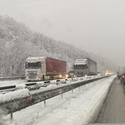 Общо 129 610 пътни превозни средства от които 108 586