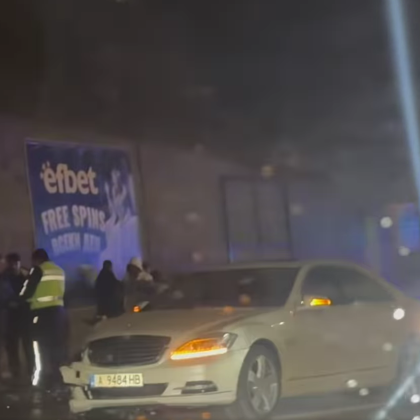 Три автомобила се сблъскаха и блокираха главния булевард в Смолян Пътният