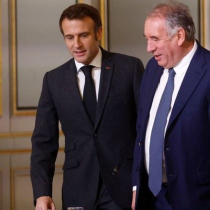 Френският президент Еманюел Макрон назначи новото правителство на Франция сформирайки