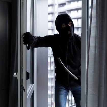 Заловен е крадец обрал апартамента на секретаря на президента по вътрешна