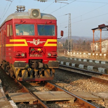 За отменени и закъснели влакове съобщиха от Българските държавни железници