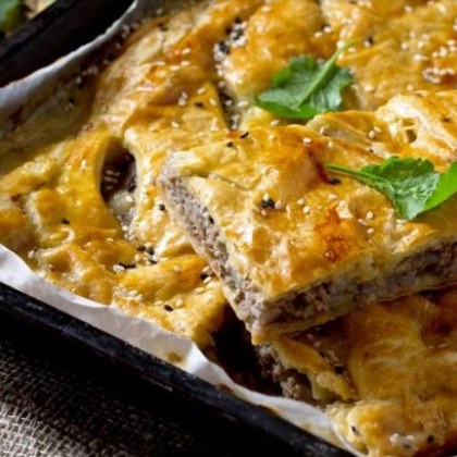 За да направите тази баница с гъби и лук не е