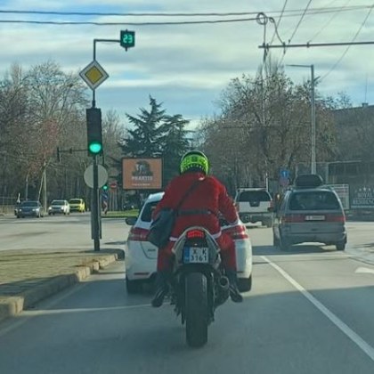 Коледните дни настъпиха а навсякъде около нас се усеща духа