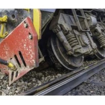 Товарен влак дерайлира в района на гара Батановци спряно е