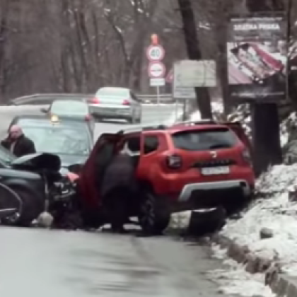 Катастрофа е станала на пътя Самоков София сочат публикации в социалните