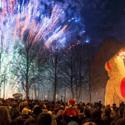 Шведският град Йевле е най известен с издигането на 13 метрова коледна коза всеки