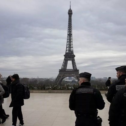 Около 1200 души трябваше да бъдат евакуирани от Айфеловата кула