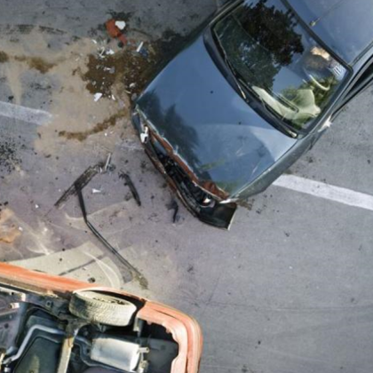 Челна катастрофа между два автомобила е станала следобед на пътя Смолян