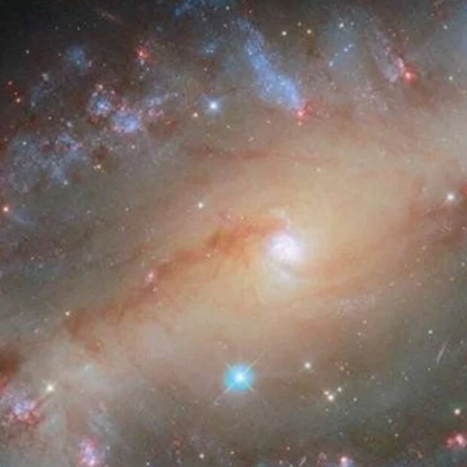 Космическият телескоп Хъбъл засне невероятна гледка спиралната галактика NGC 2566 която