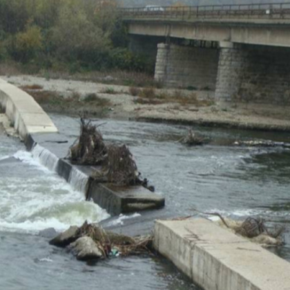 Мостът на магистрала Струма при село Мурсалево е в критично