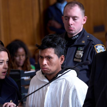 Мъжът подпалил в метрото на Ню Йорк жена която почина