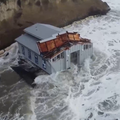 Емблематичният кей в Санта Крус щата Калифорния е срути частично