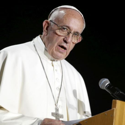 Папа Франциск призова в коледното си послание за преговори между