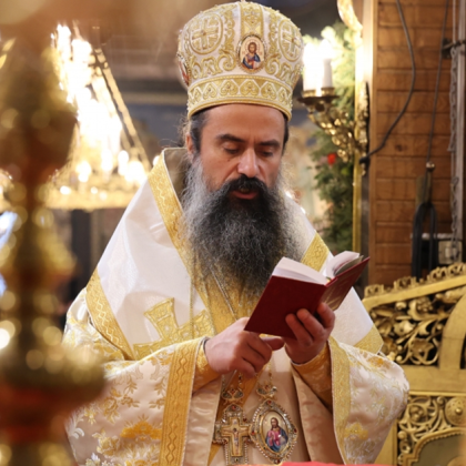 Българският патриарх Даниил пристигна в храм паметника Св Александър Невски за