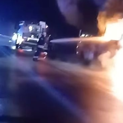 ТИР е избухнал в пламъци снощи във Врачанско Огнената стихия се