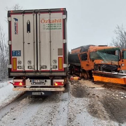 Катастрофа затвори пътя Русе – Бяла Тир с турска регистрация е ударил